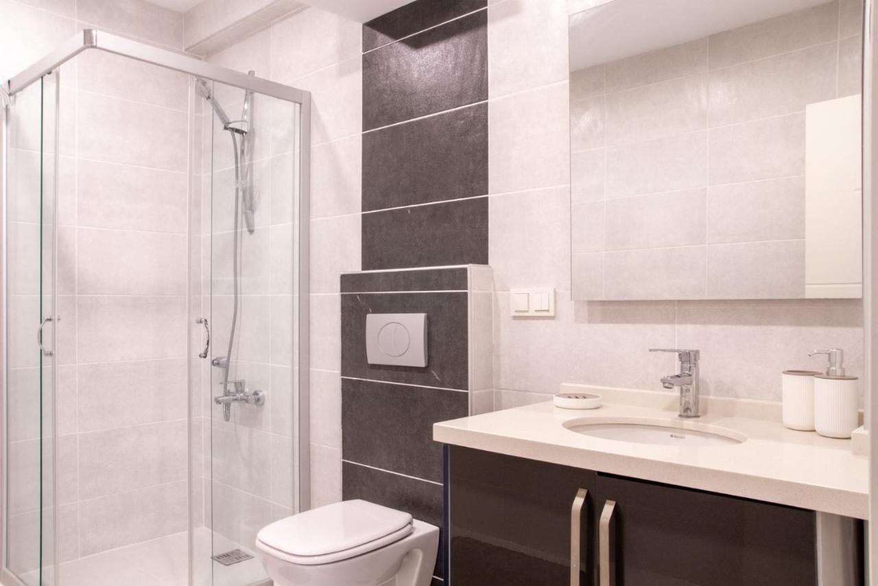 Spacious Perfect Flat With Private Pool *