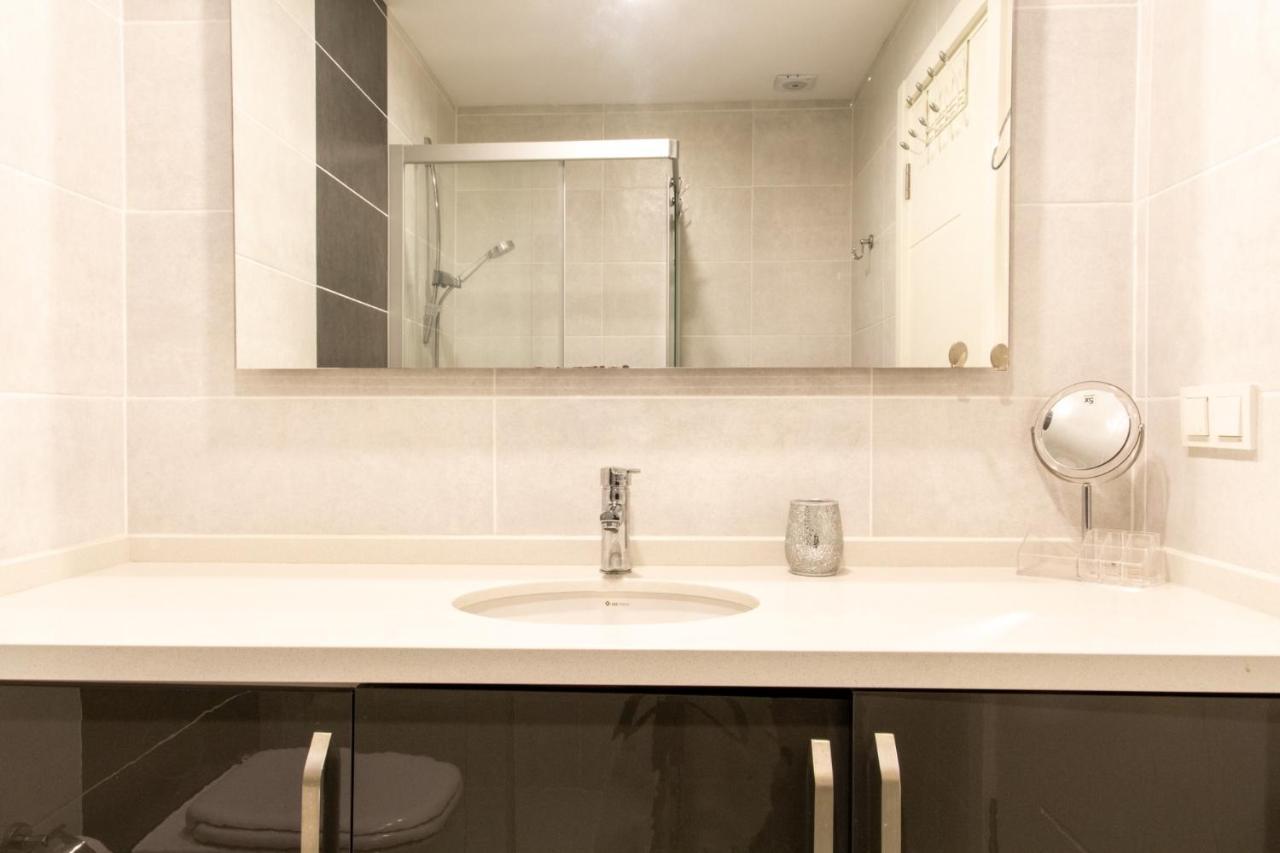 Spacious Perfect Flat With Private Pool Apartment *
